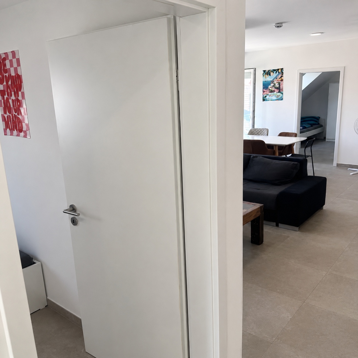 Neubau Apartment mit 4 Schlafzimmern, Balkon & Parkplatz