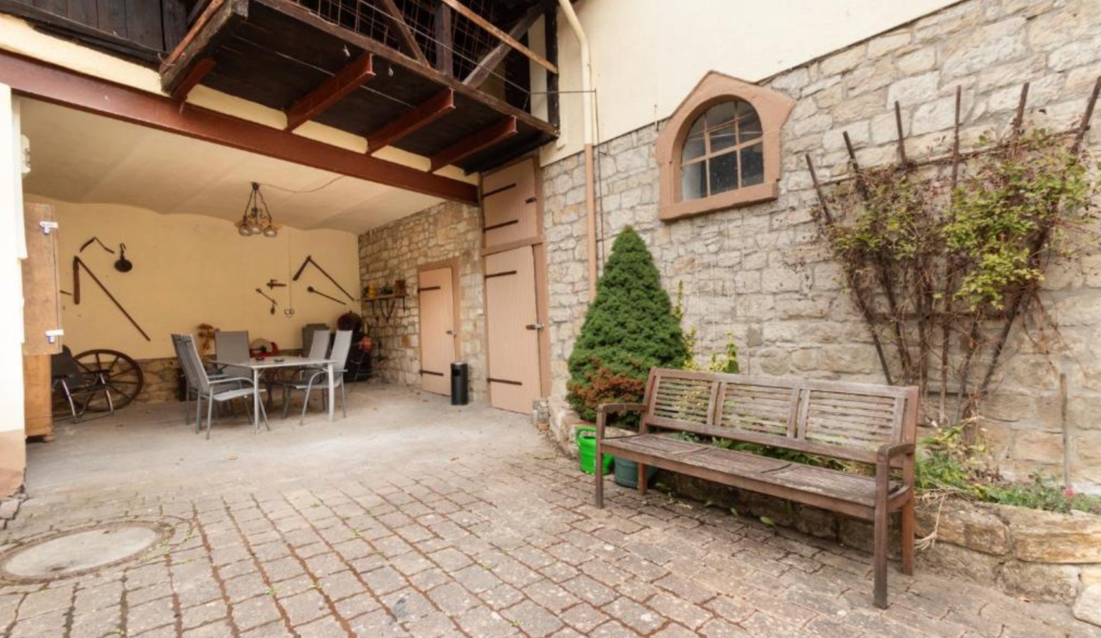 Apartment im ehemaligen Weingut mit 4 Schlafzimmern